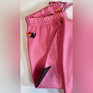 AVIATOR NATION BOLT ⚡️PINK SWEATS
SIZE LARGE